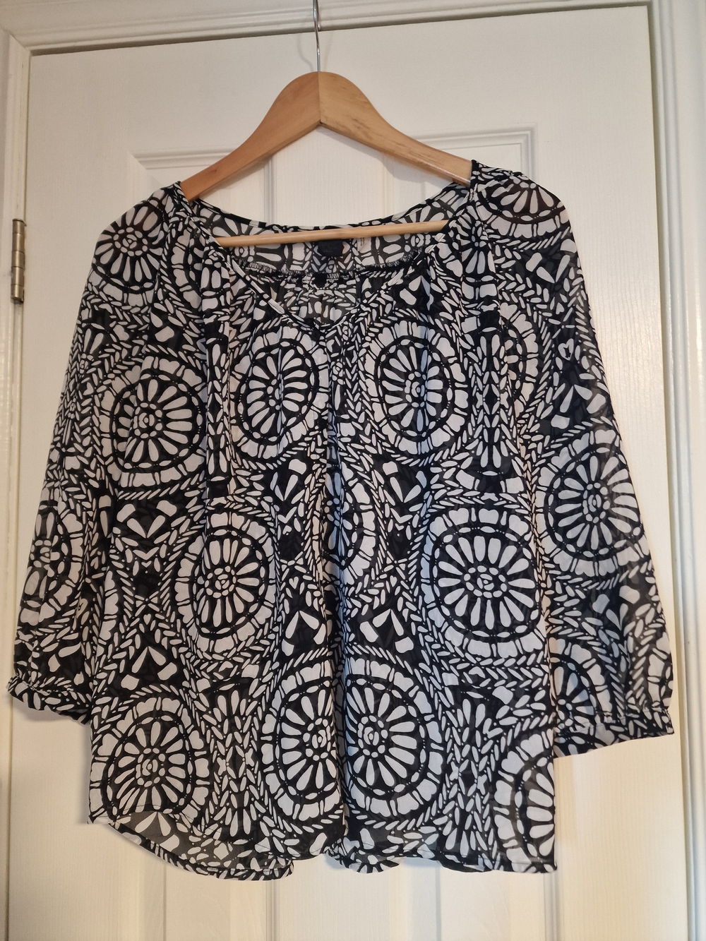 H&M Sheer Black & White Printed Women’s Blouse, Size US 6